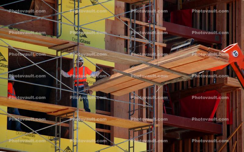 scaffolding, Telescopic Forklift, Telehandler delivers lumber