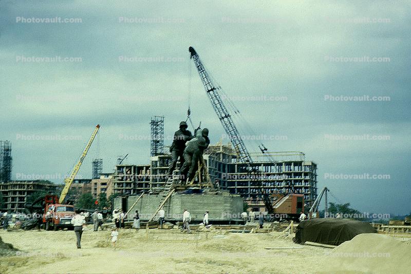 Building the Iwo Jima Memorial