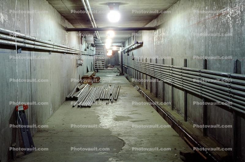 Pipes, Piplein, basement