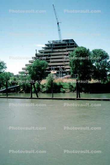 Sacramento River, Pyramid Building