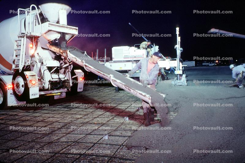 Leveling Machine, device, leveler, early morning pouring cement for a large floor, Cement Concrete Mixer