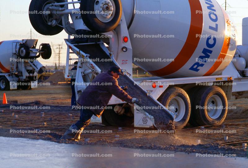 early morning pouring cement for a large floor, Cement Concrete Mixer, Tumbler