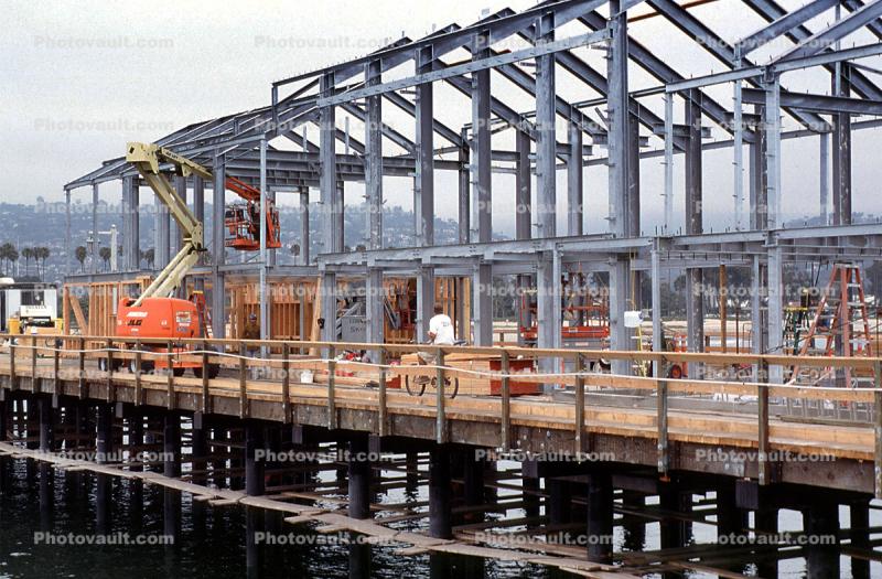 JLG 450U Manlift, Articulating Boom Lift, Construction of Aquarium Building, Stearns Wharf, Santa Barbara Museum of Natural History, pier, steel framework
