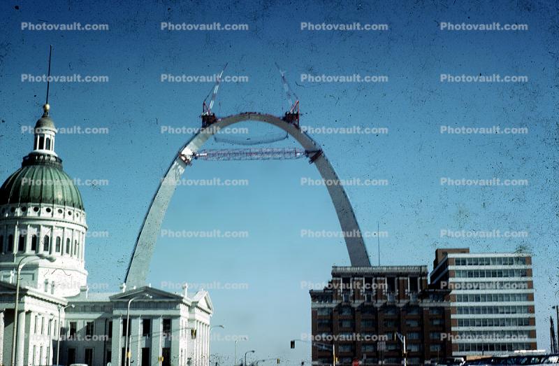 Building the Saint Louis Arch