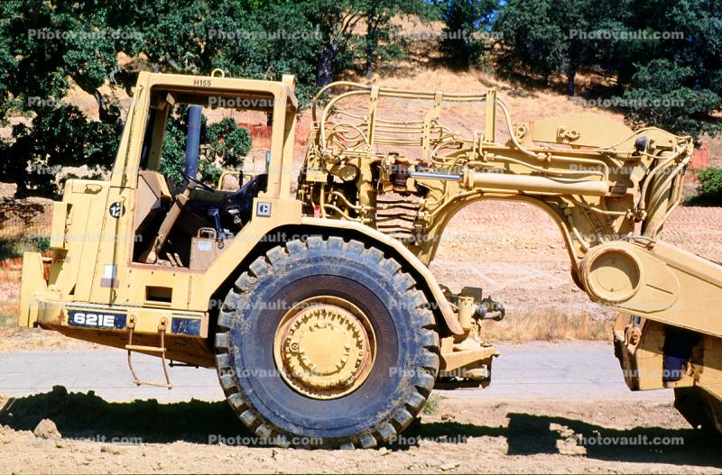 Caterpillar 621E Motor Scraper, Wheeled, wheel tractor-scraper, tires, earthmover, earthmoving