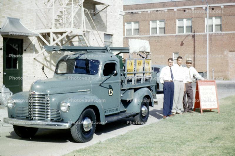 Bell System Telephone Truck, Pickup truck, men, 1950s