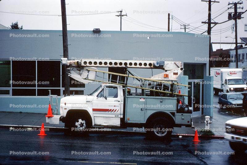 Cherry picker, telescopic lift, Truck, manlift, Potrero Hill, San Francisco, rain, telehandler