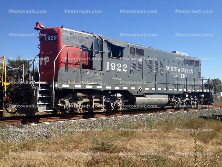 NWP 1922, EMD GP9, Laying down Fiber Optic Cables, 2014, Northwestern Pacific Railroad Company, Construction for the new SMART train