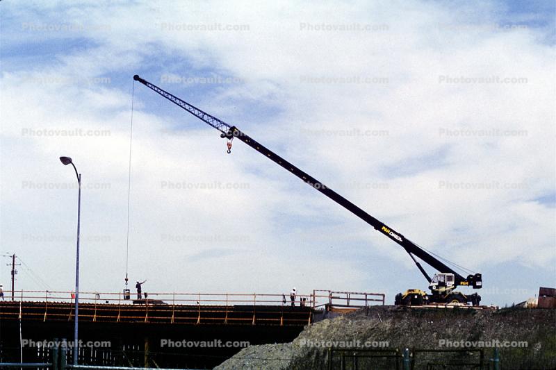Telescopic crane, telehandler