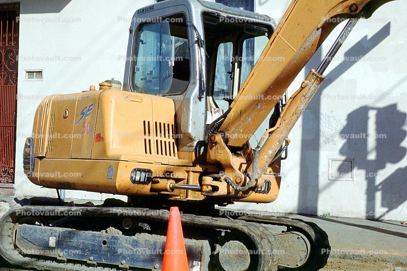 Samsung SE50-3 Hydraulic Excavator, 17th street upgrade, near the Castro