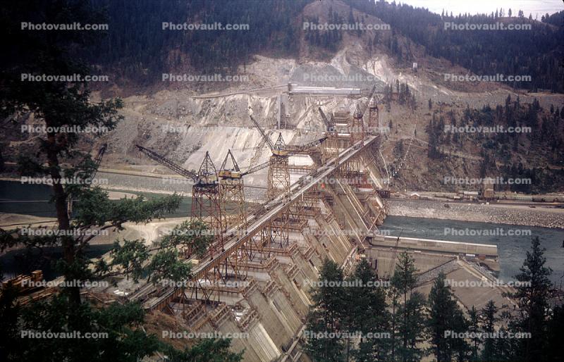 Construction of a dam, cranes, Kootenai River, Libby Dam, Montana, August 1970