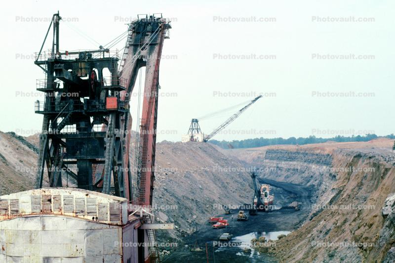Shovel, Crane, Excavator, gully, Sahara Coal Company, M5761, 65CY, M7400 IN, M1731, Mining Shovel