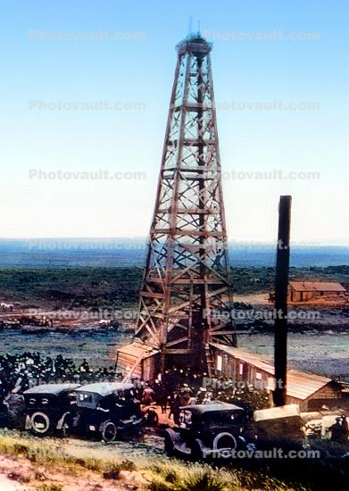 Oil Derrick, 1920's, Oil Fields, Extraction, Drilling Rig, Cars, 1920's
