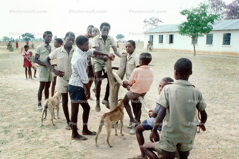 Teeter-totter, Boys, Madzongwe