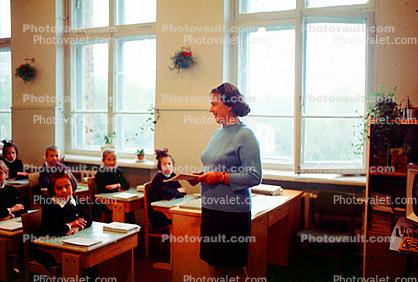 Teacher teaching in Classroom, Girls, Uniform, Moscow, 1971, 1970s
