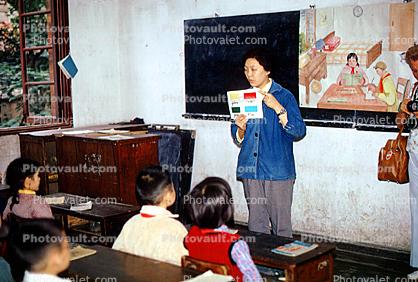 Teacher teaching in Classroom, Classroom, Schoolroom, China, 1973, 1970s