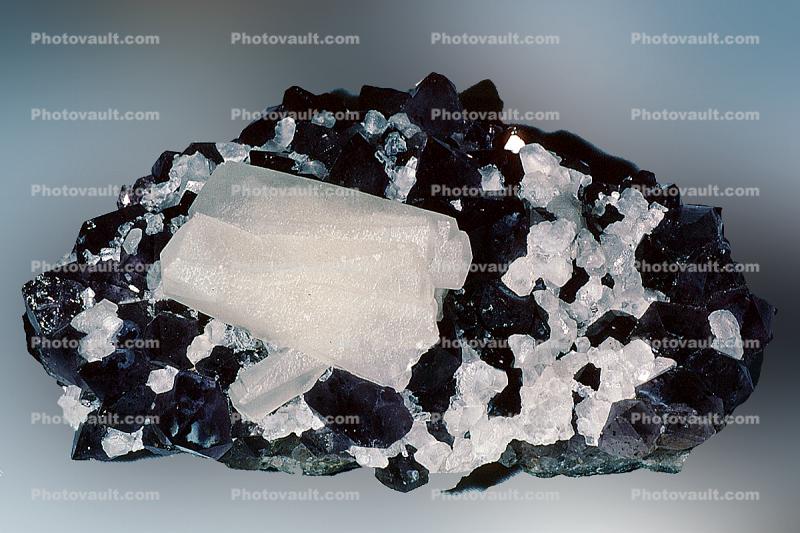Quartz variety Amethyst, Calcite