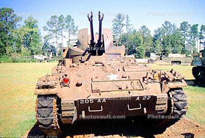 205 AA 22, Anti-Aircraft Gun, Tank, ww II, world war two, tracked vehicle, Camp Shelby, Mississippi, head-on