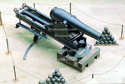 Rodman Gun, Civil war gun, artillery, cannonballs, cannon, Coastal Defense, shoreline, shore, coast