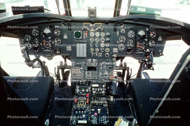 Boeing-Vertol CH-47, Cockpit