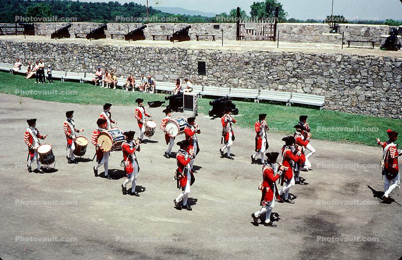 Revolutionary War, Fife and Drum Corps, American Revolution, Battlefield, Continental Army, History, Historical, War of Independence, artillery, gun, marching band