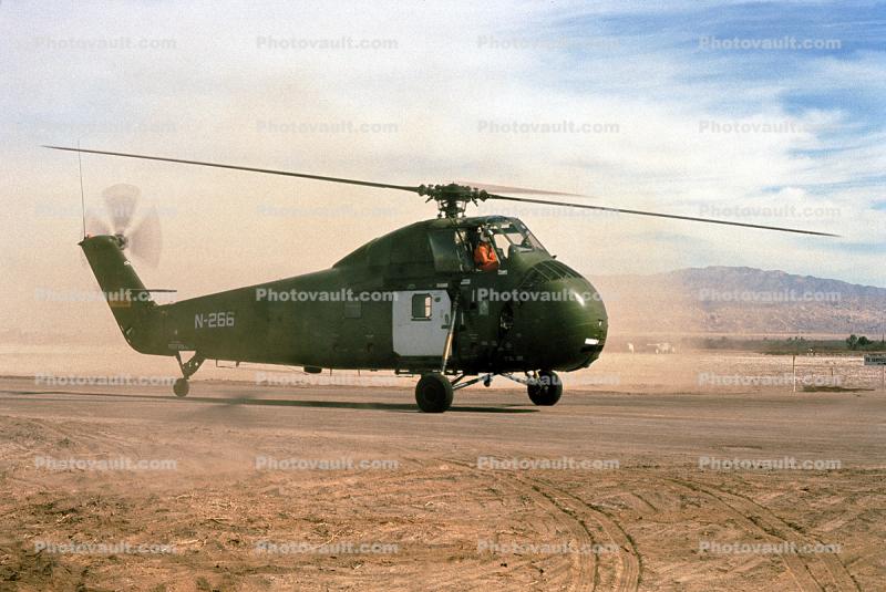 N-266, Sikorsky S-58 in the Desert, Dust