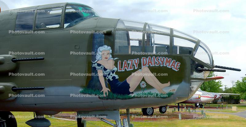 Lazy Daisymae, Nose Art, Machine Gun