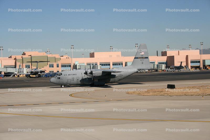 6707, 130 AW, C-130 prepares for take-off, Kirtland Air Force Base, West Virginai Air Guard, Charleston