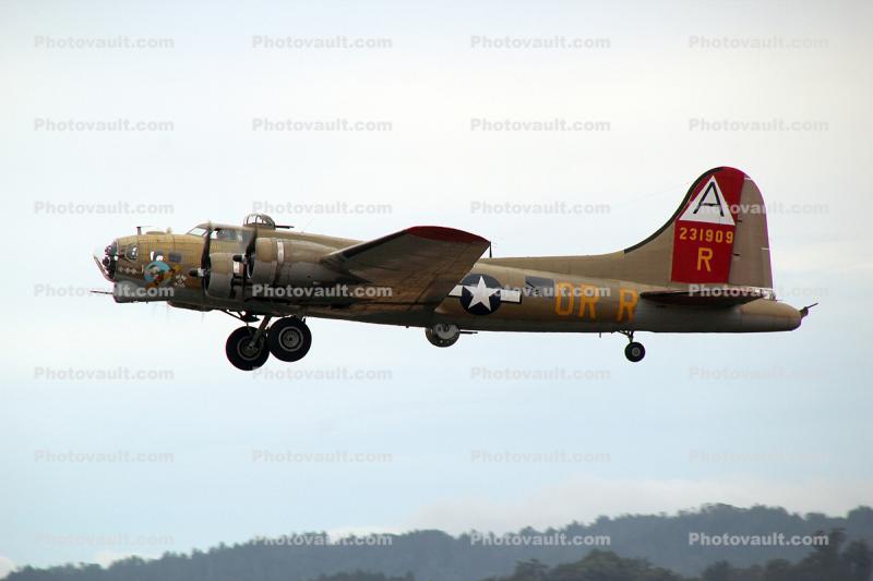 B-17, taking-off, airborne, tailwheel, B-17G, 42-31909