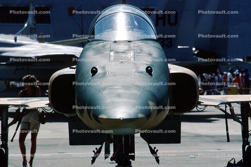 Northrop F-5 Tiger, Moffett Field, head-on, head-on