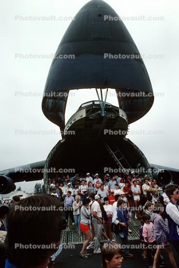 Nose Up, C-5A, crowds of people