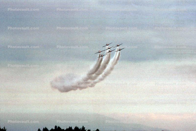 Smoke Trails, Canadian Snowbirds, formation flight, flying Airborne