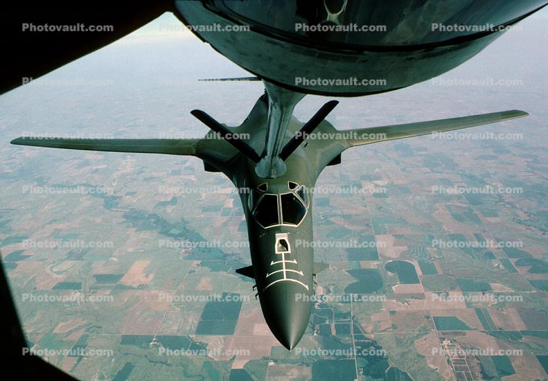 Refueling, Rockwell B-1 Bomber, flight, flying Airborne