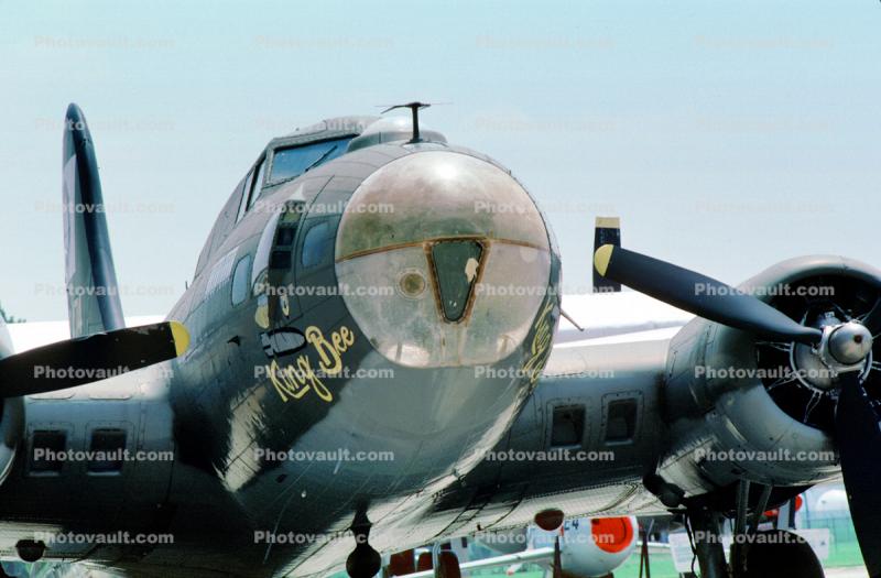 King Bee, B-17G Flying Fortress, nose