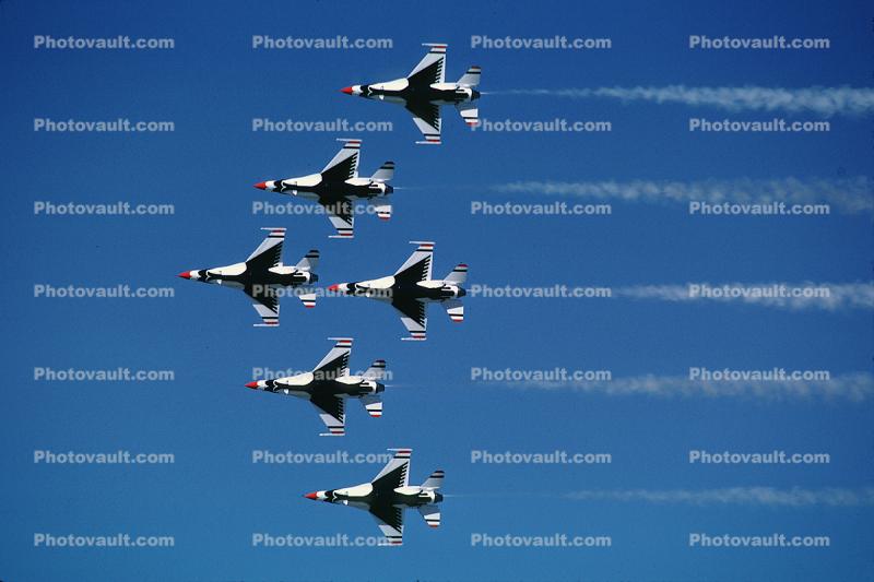 Thunderbird F-16, Smoke Trails