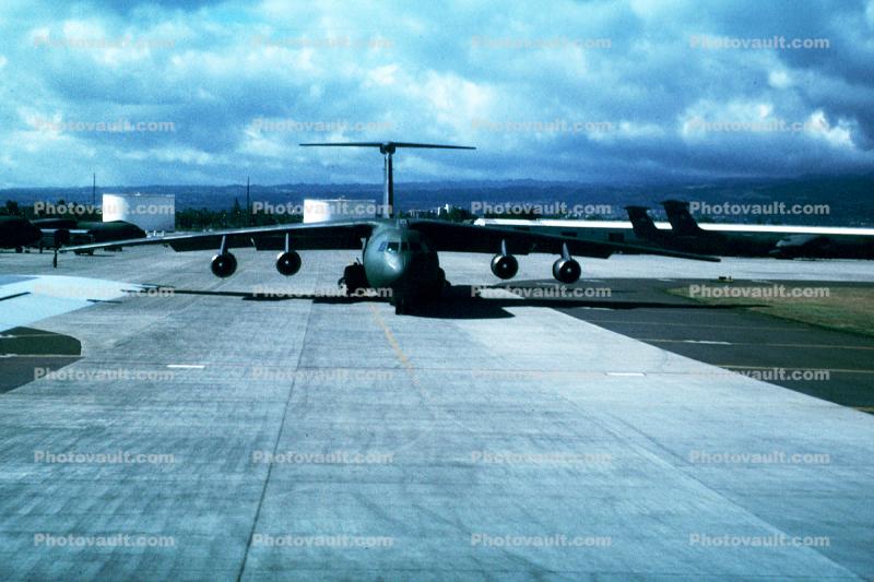 Lockheed C-141 StarLifter, Hickam Air Force Base, head-on