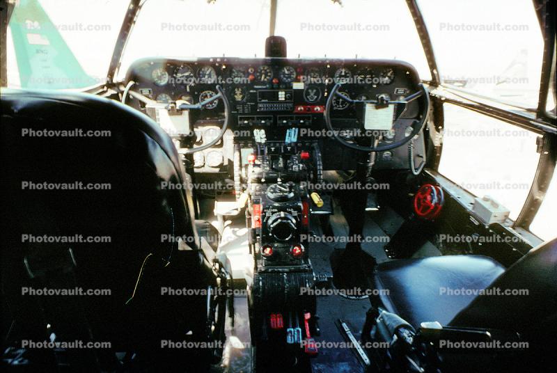 Curtiss C-46 Commando, Cockpit