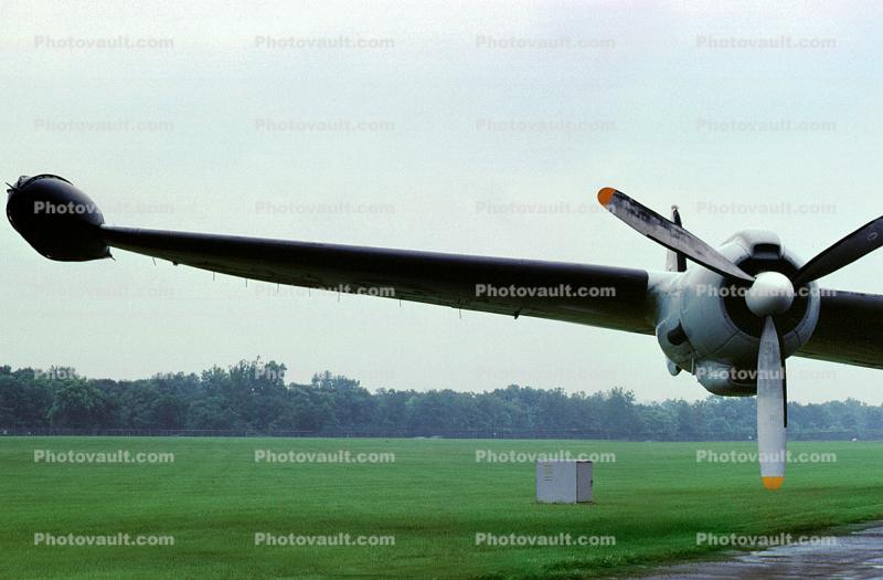 Lockheed EC-121D Warning Star, Early Warning Aircraft, wingtip fuel tanks