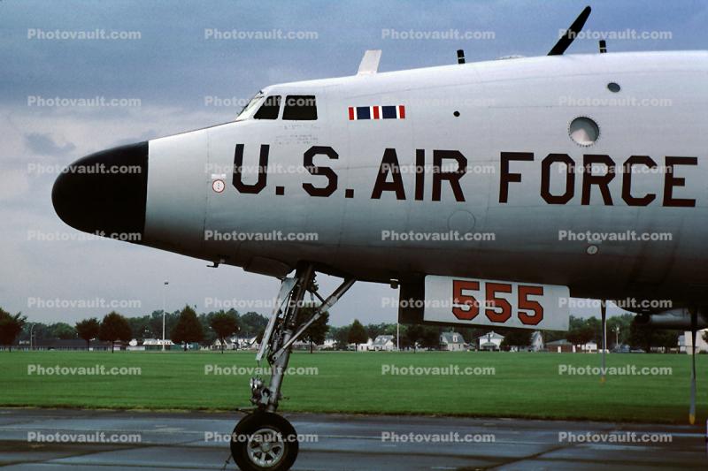 53-0555, Nose of a Lockheed EC-121D Warning Star, front landing gear, 555