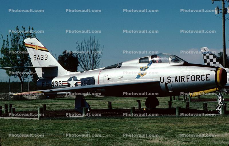 Republic F-84F Thunderstreak, 51-9433, 9433