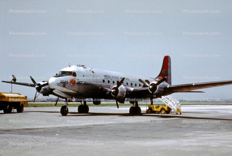 272505, Bee Liners, USAF, C-54 Skymaster, Fueling