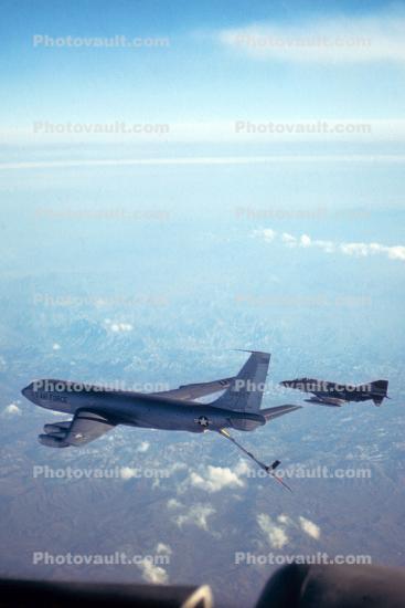00333, aerial refueling, Boeing KC-135 Refueling Tanker, milestone of flight