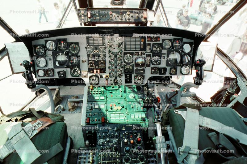 Sikorsky SH-60 Blackhawk, Cockpit