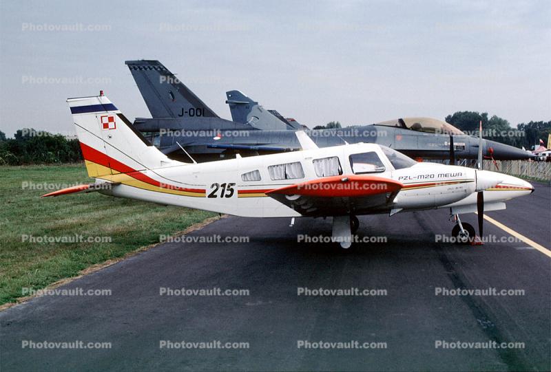 215, PZL-M2O MEWR, Polish Piper PA34-200T Seneca II