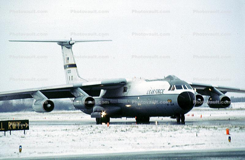 Lockheed C-141 StarLifter
