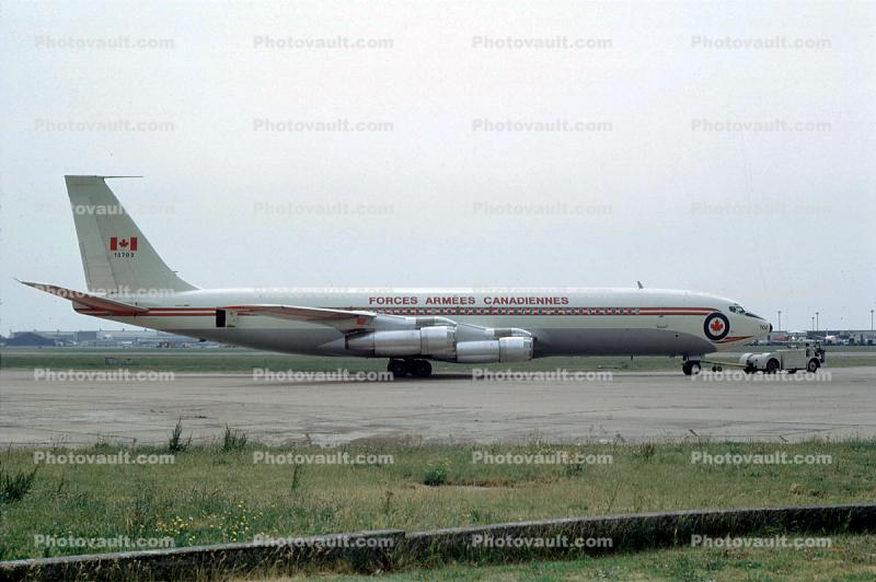 13702, 702, Forces Armees Canadiennes, Royal Canadian Air Force, RCAF, jetliner