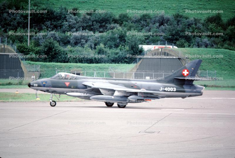 J-4003, Hawker Hunter, British jet fighter aircraft of the 1950s and 1960s, 1960s