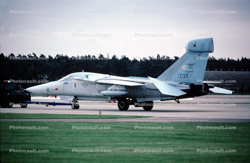 039, General Dynamics F-111