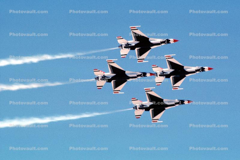 Lockheed F-16 Fighting Falcon, Thunderbirds, Smoke Trails