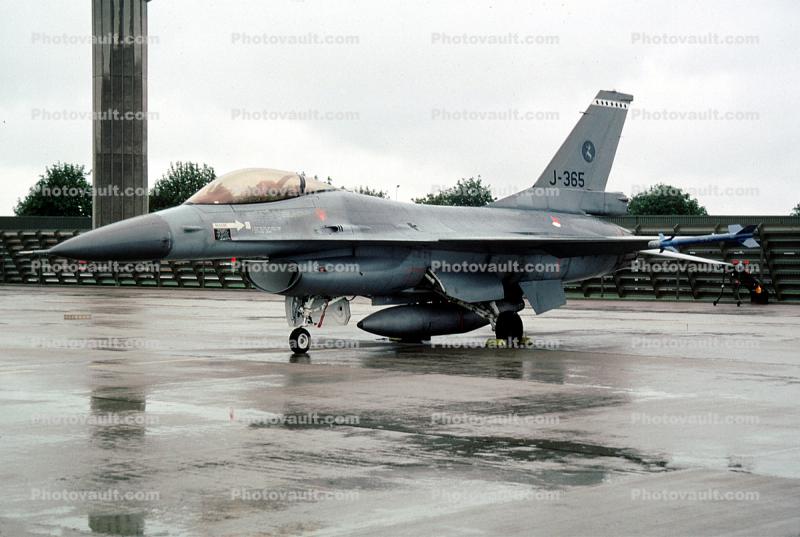 J-365, Lockheed F-16 Fighting Falcon